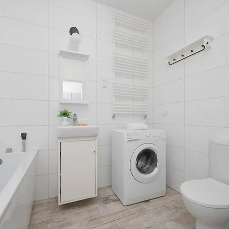 Apartment Jasny Z Tarasem I Parkingiem By Renters