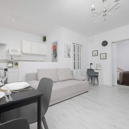 Apartment Jasny Z Tarasem I Parkingiem By Renters