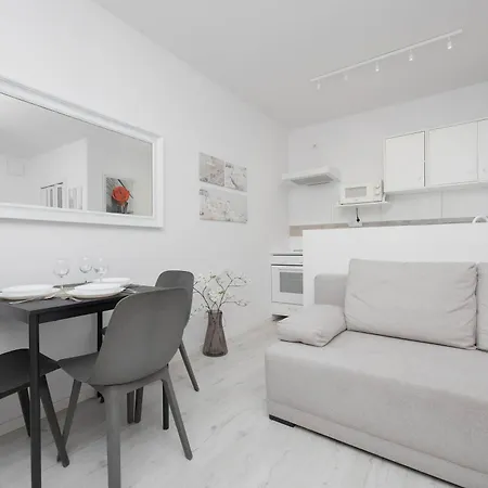 Jasny Z Tarasem I Parkingiem By Renters 아파트 피아세츠노