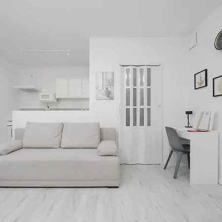 Apartment Jasny Z Tarasem I Parkingiem By Renters